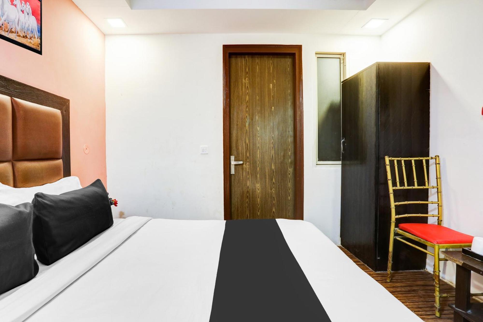 Super Hotel O Rohini Sector 20 Formerly Yellow Saffron Delhi  Dış mekan fotoğraf